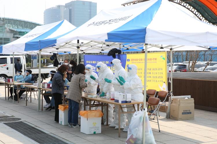 찾아가는 임시선별진료소 방문_수색역 광장 임시선별진료소 이미지